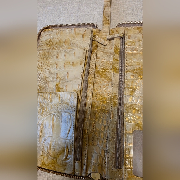 Brahmin SKYLER Yellow-Gold & Creme NWT Unused Croc-Embossed Wallet - Picture 7 of 8